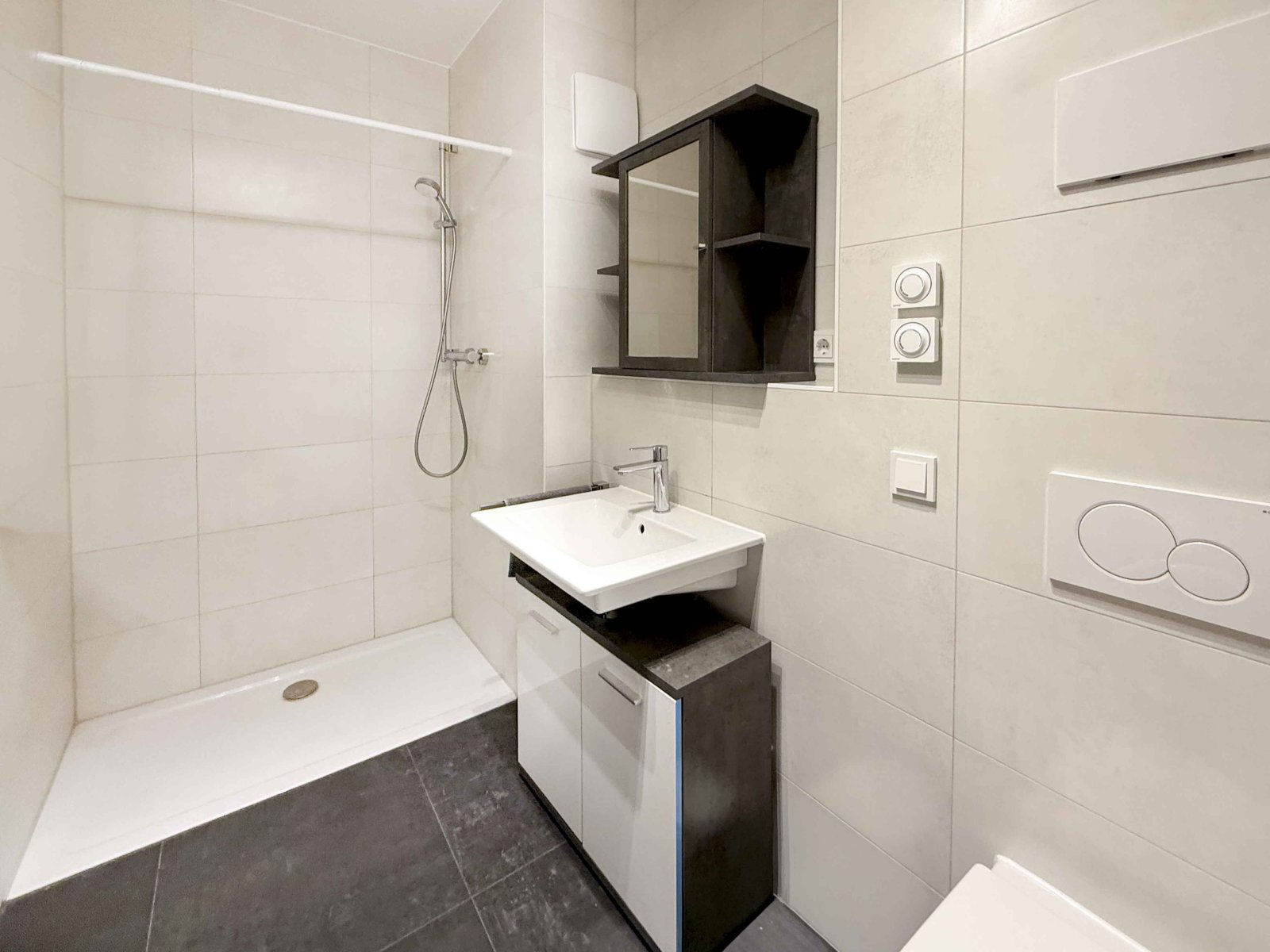 Befristet auf 2 Jahre! - Attraktive 2-ZKB-Neubauwohnung mit großem Balkon, EBK 