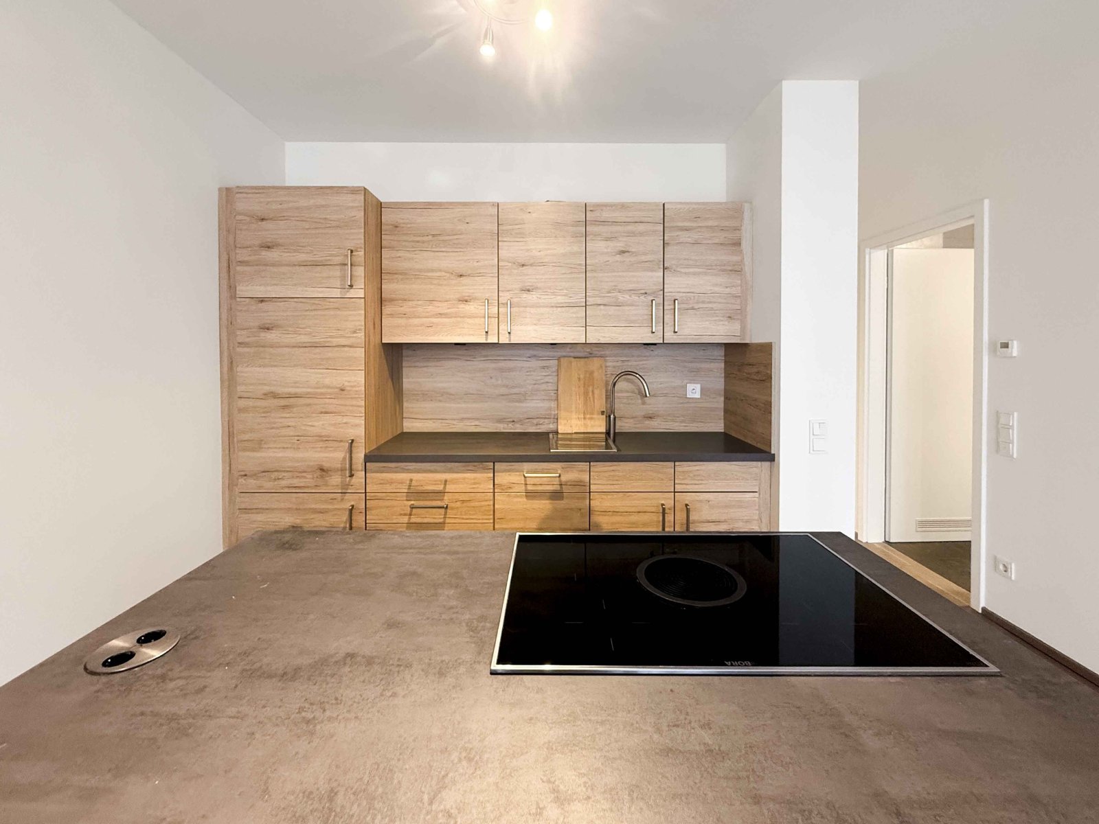 Befristet auf 2 Jahre! - Attraktive 2-ZKB-Neubauwohnung mit großem Balkon, EBK 