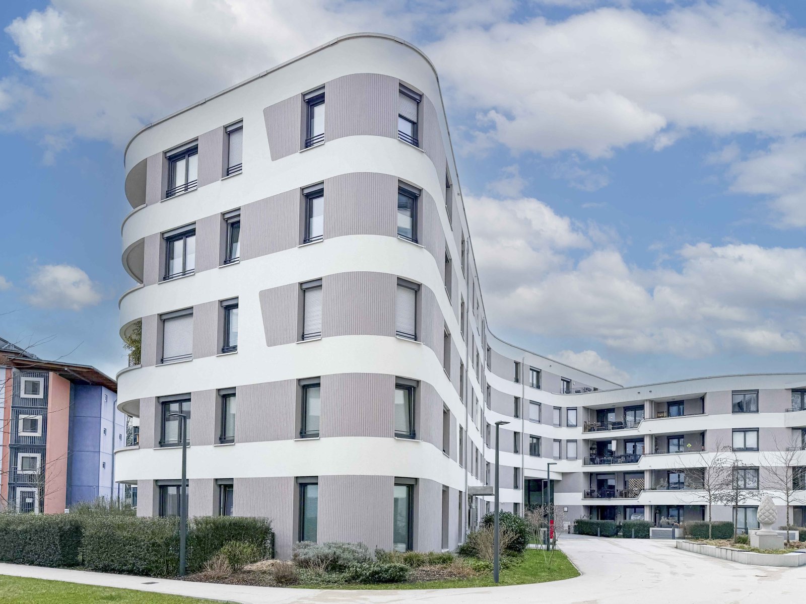 Befristet auf 2 Jahre! - Attraktive 2-ZKB-Neubauwohnung mit großem Balkon, EBK 