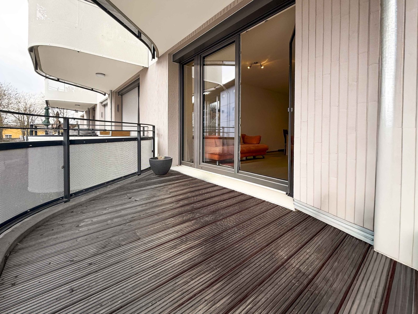 Befristet auf 2 Jahre! - Attraktive 2-ZKB-Neubauwohnung mit großem Balkon, EBK 