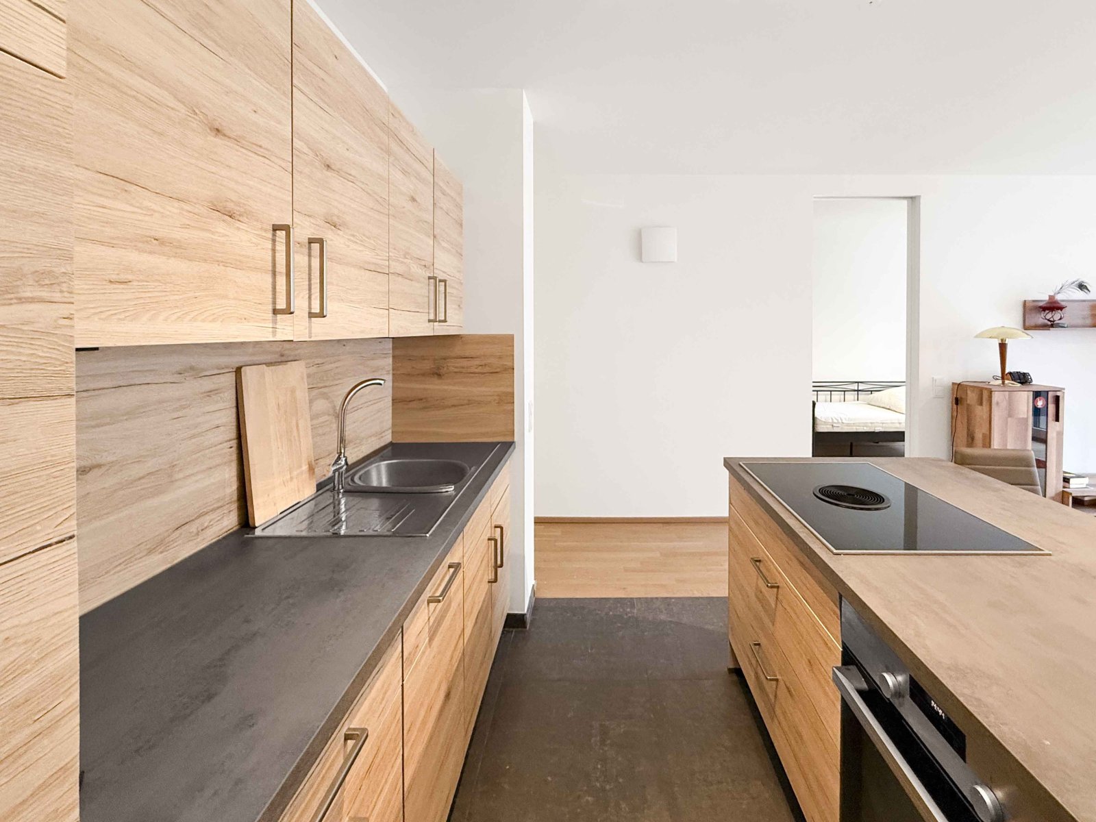 Befristet auf 2 Jahre! - Attraktive 2-ZKB-Neubauwohnung mit großem Balkon, EBK 