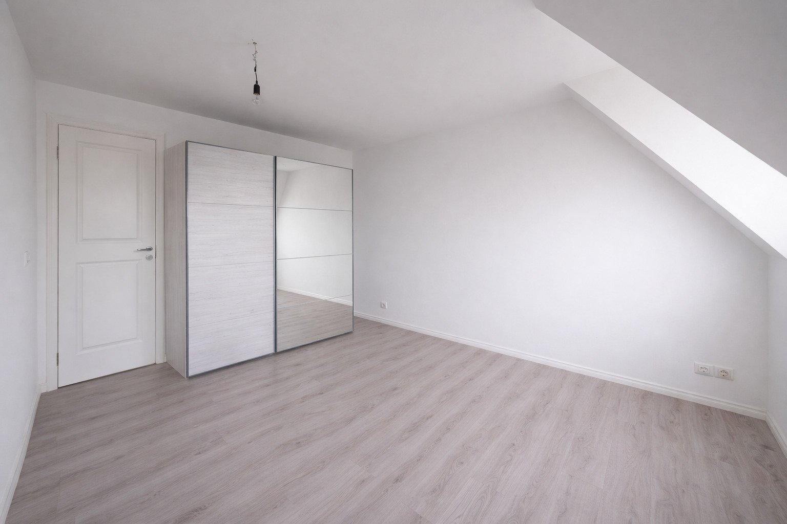 Juwel in der Innenstadt von Augsburg! Kernsanierte 2 ZKB mit Dachterrasse in absoluter Zentrumslage im Georgenviertel! Bald mieterfrei!