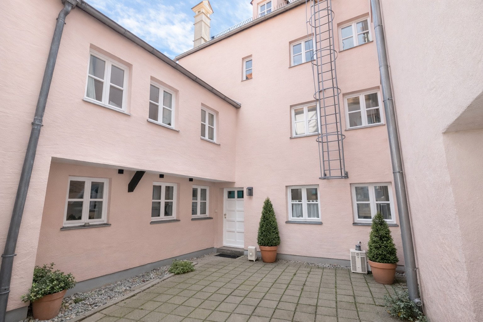 Denkmalgeschütztes Altbaujuwel mit 12 Wohneinheiten - sanierter Zustand & zentrale Innenstadtlage