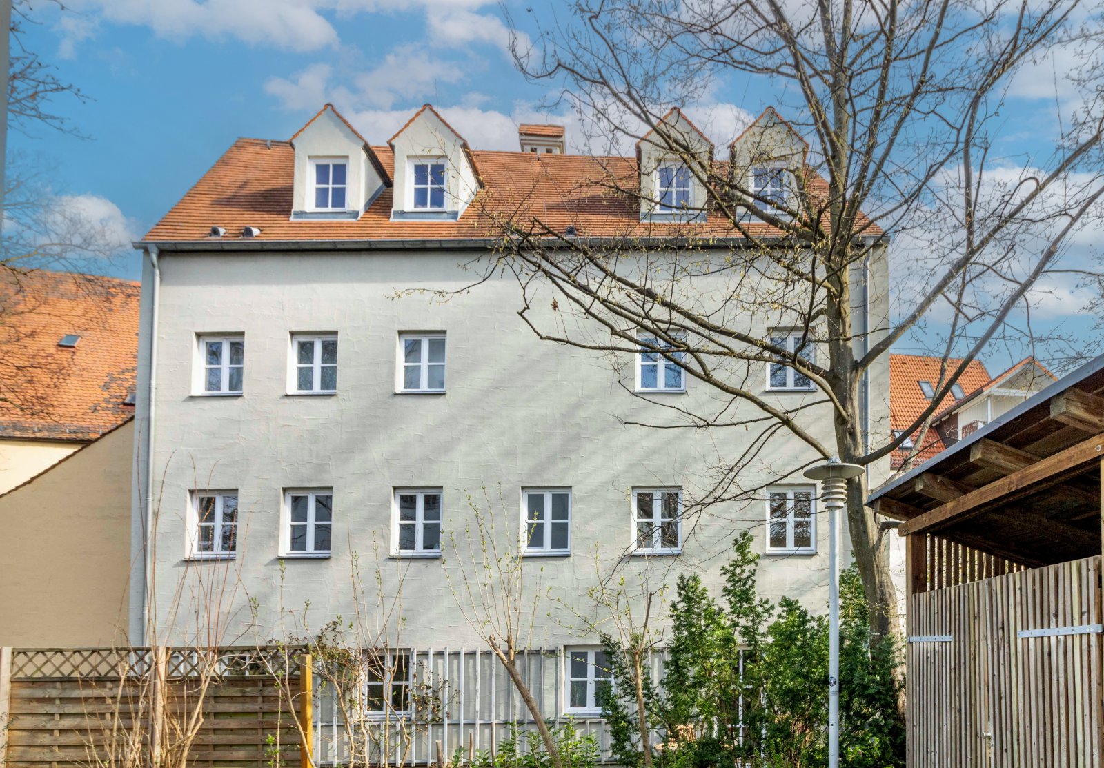 Denkmalgeschütztes Altbaujuwel mit 12 Wohneinheiten - sanierter Zustand & zentrale Innenstadtlage