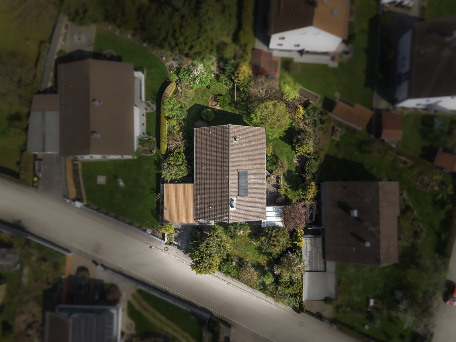 Mehrgenerationenhaus in naturnaher Lage – mit Einliegerwohnung, außergewöhnlichen Raumhöhen und flexiblem Grundriss