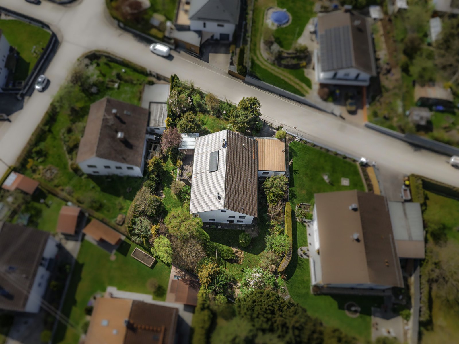 Mehrgenerationenhaus in naturnaher Lage – mit Einliegerwohnung, außergewöhnlichen Raumhöhen und flexiblem Grundriss