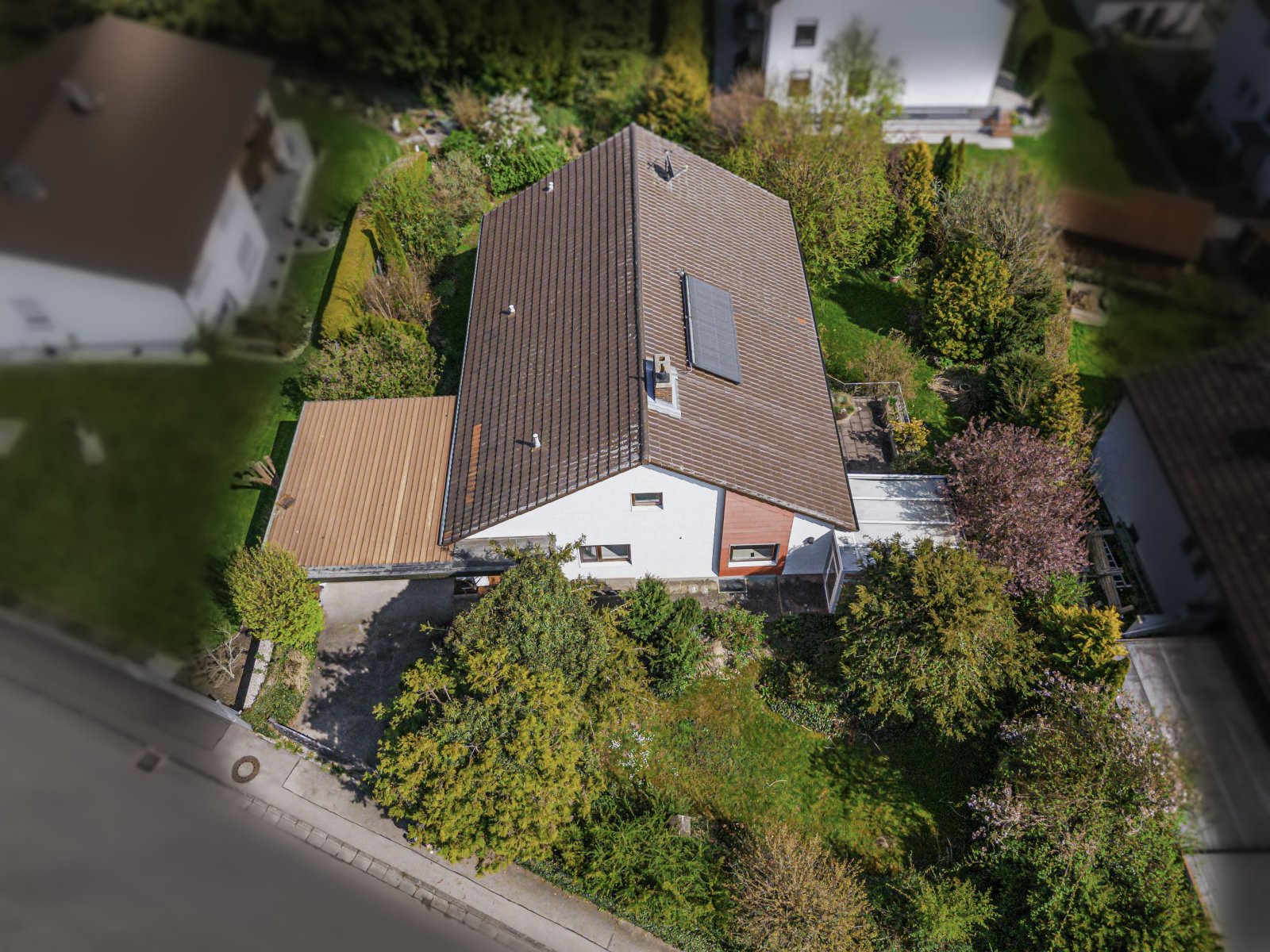 Mehrgenerationenhaus in naturnaher Lage – mit Einliegerwohnung, außergewöhnlichen Raumhöhen und flexiblem Grundriss