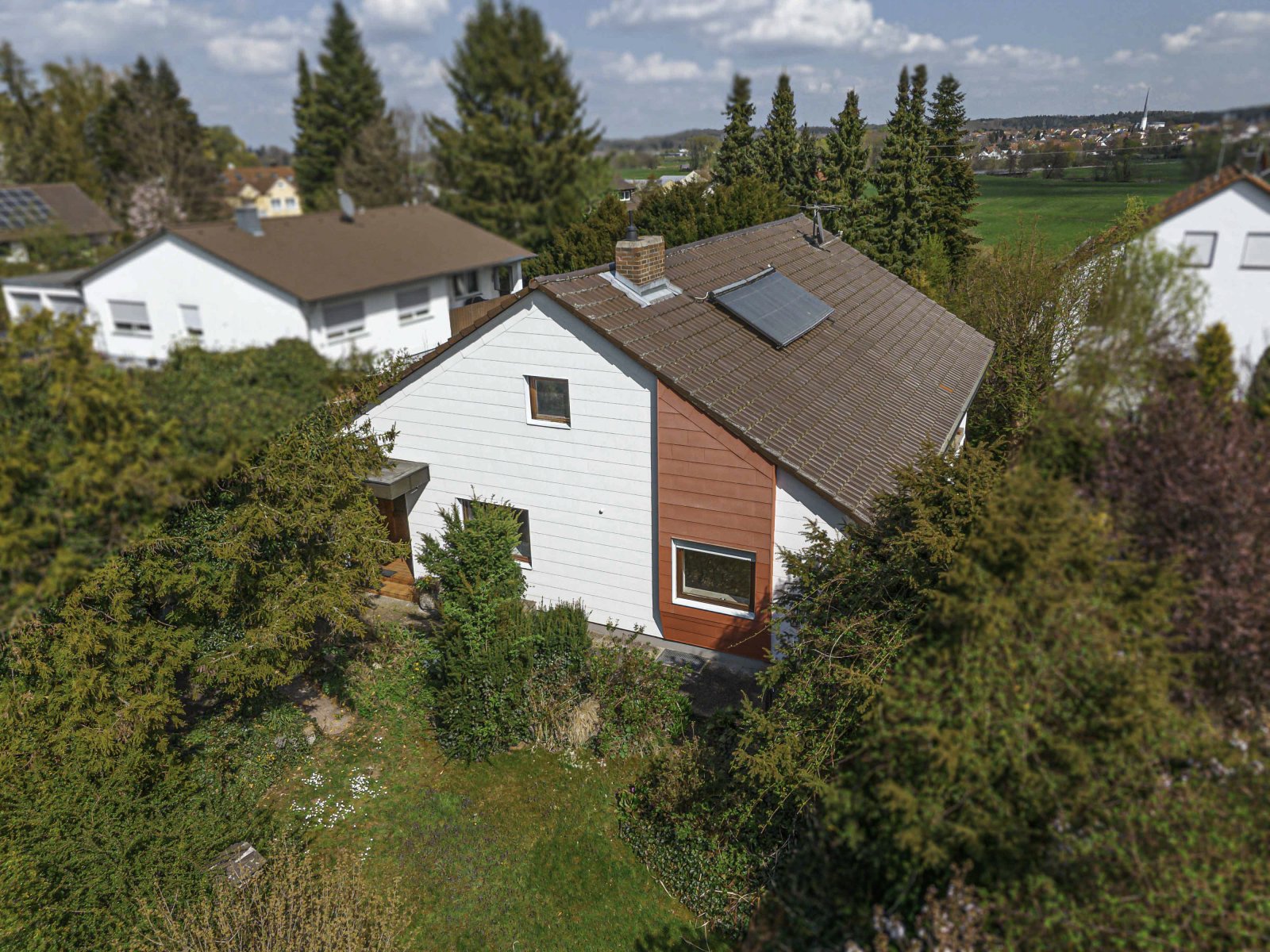 Mehrgenerationenhaus in naturnaher Lage – mit Einliegerwohnung, außergewöhnlichen Raumhöhen und flexiblem Grundriss