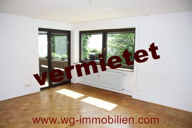Augsburg: *WG Immobilien GmbH* Großzügige Wohnung, Loggia, EBK, Einbaumöbel 