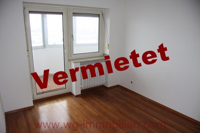 Augsburg: *WG Immobilien GmbH* Gepflegte Wohnung mit Einbauküche 