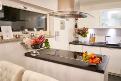 Einbauküche mit LED-Beleuchtung Einbauküche mit LED-Beleuchtung