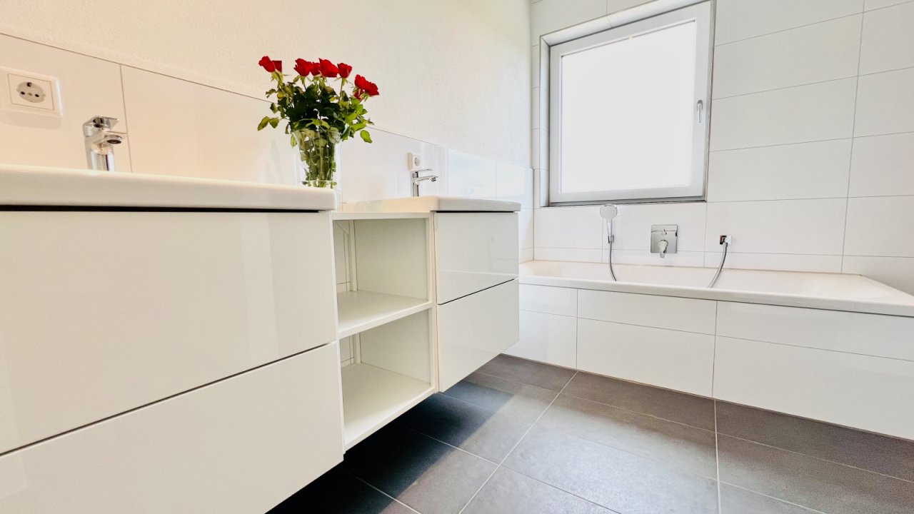 großzügiges Doppelwaschbecken großzügiges Doppelwaschbecken