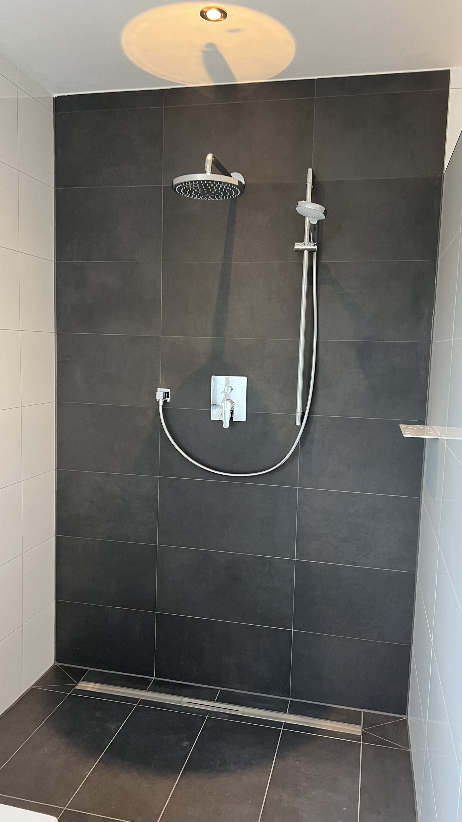 Regenfalldusche und höhenverstellbarer Duschstange Regenfalldusche und höhenverstellbarer Duschstange