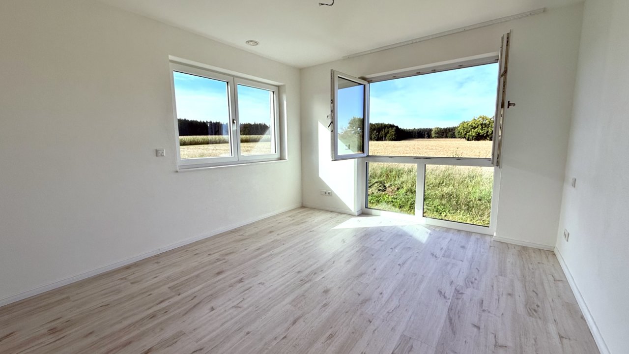 Elternschlafzimmer mit Waldblick (falls gewünscht mit Bett)