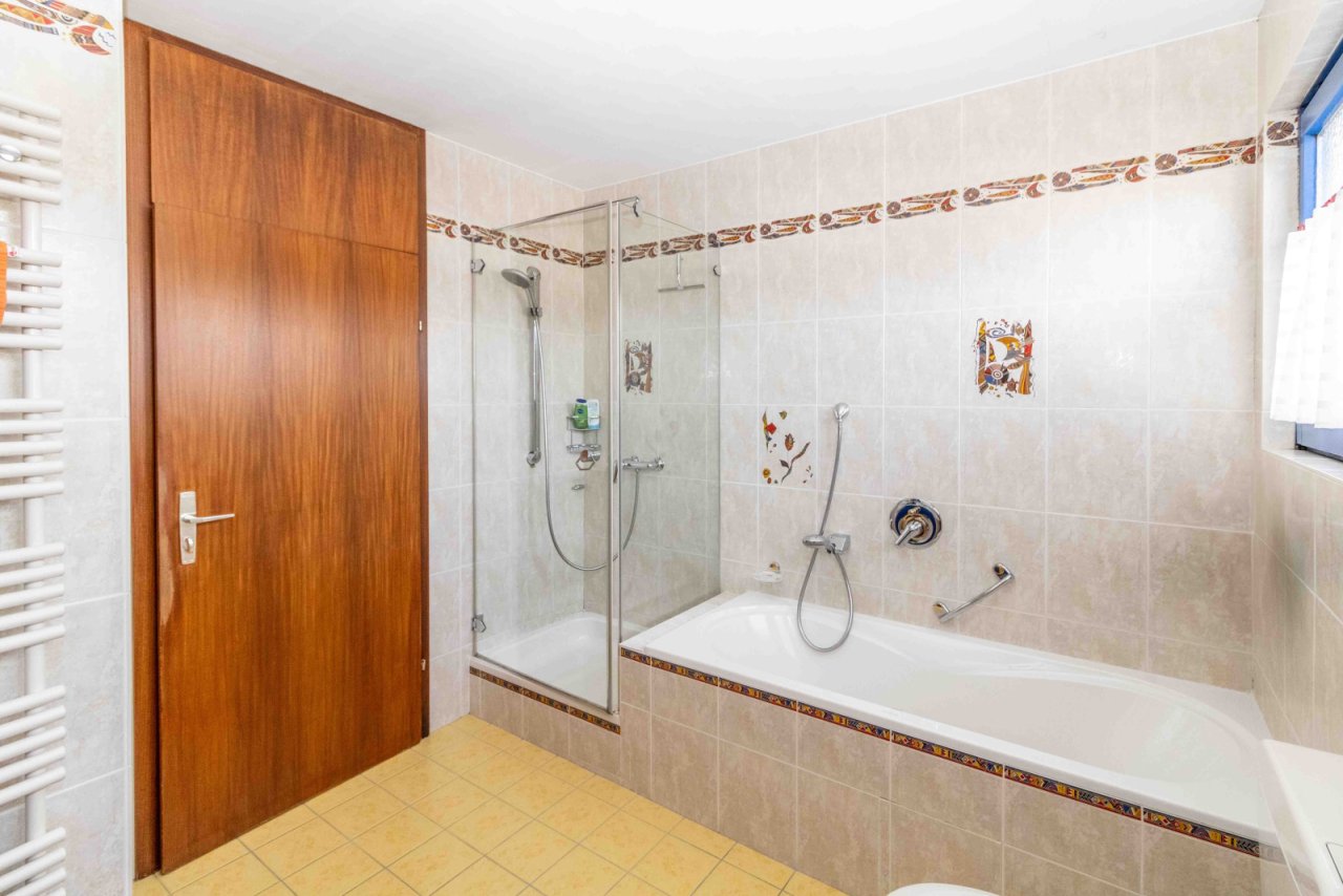 Badezimmer im 1.OG Badezimmer im 1.OG