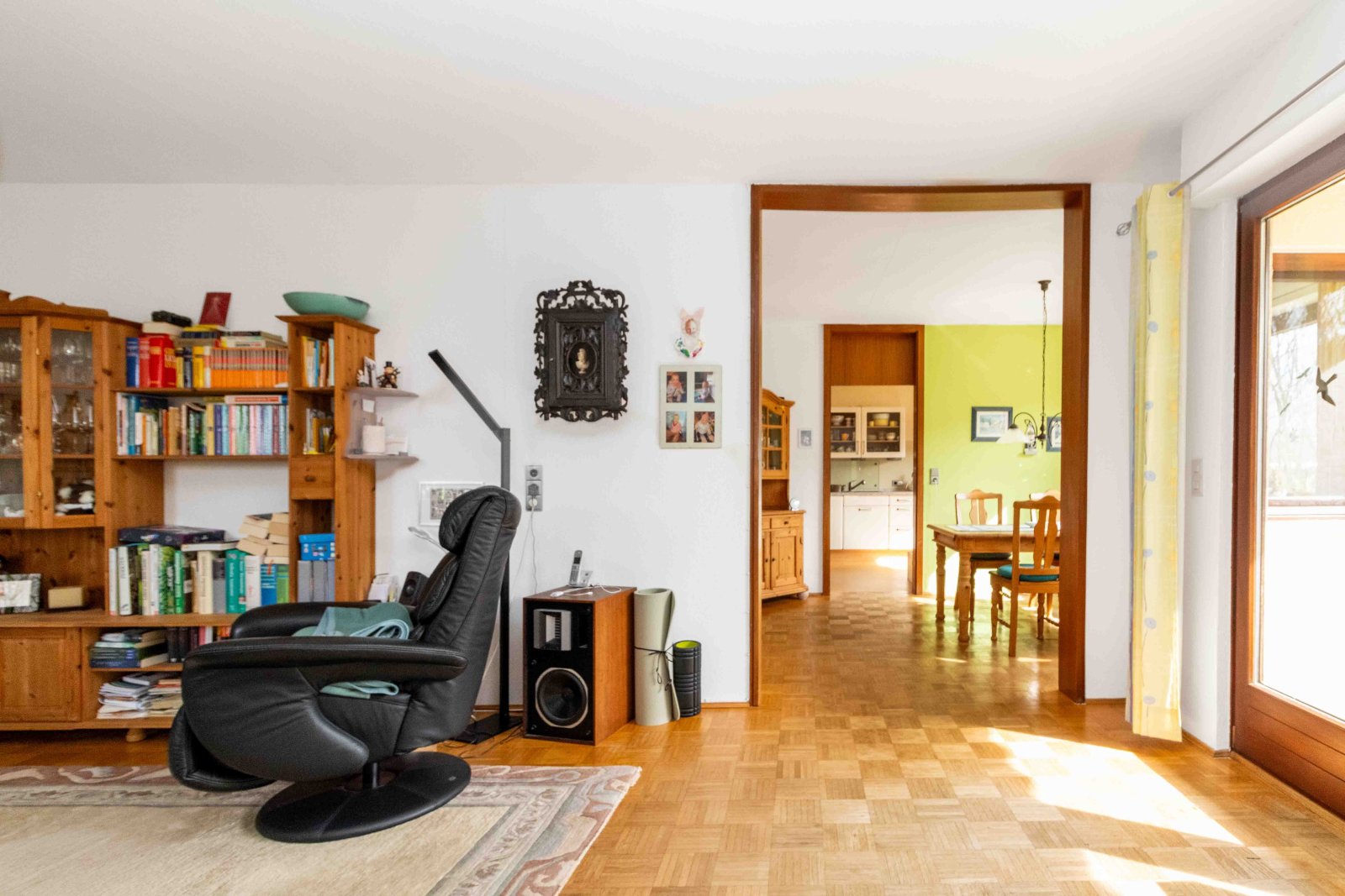 Blick Wohnzimmer Richtung Esszimmer und Küche Blick Wohnzimmer Richtung Esszimmer und Küche