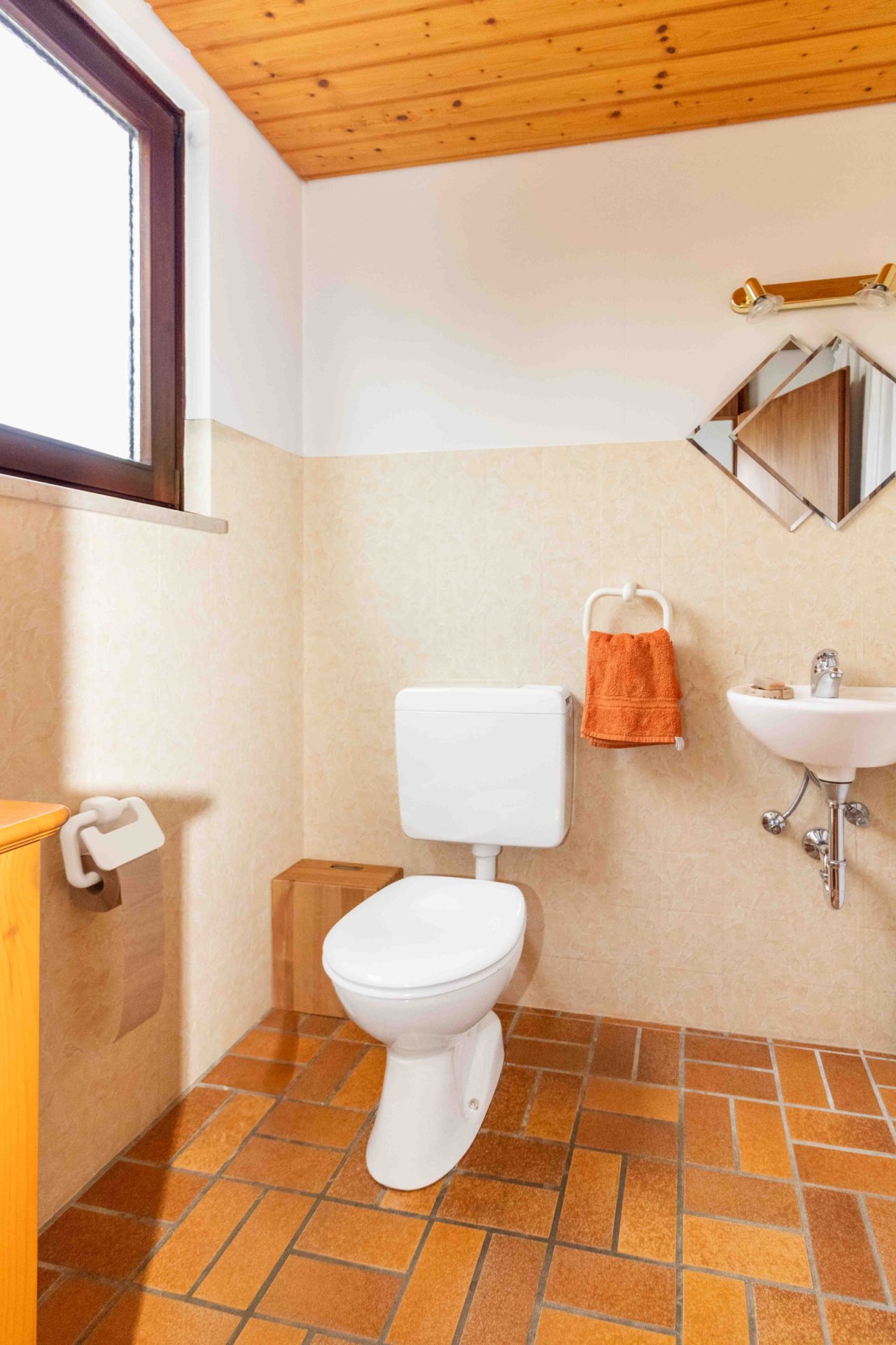 Gäste-WC Erdgeschoss Gäste-WC Erdgeschoss